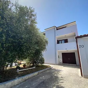 https://apartment-lungomare-pula.pula-hotels.org