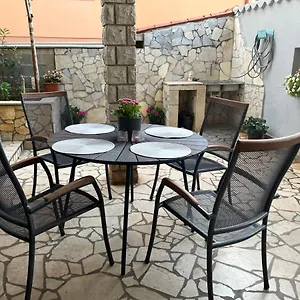 Apartment A & N With Free Private Parking