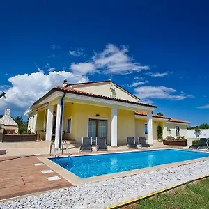 Villa Maggie